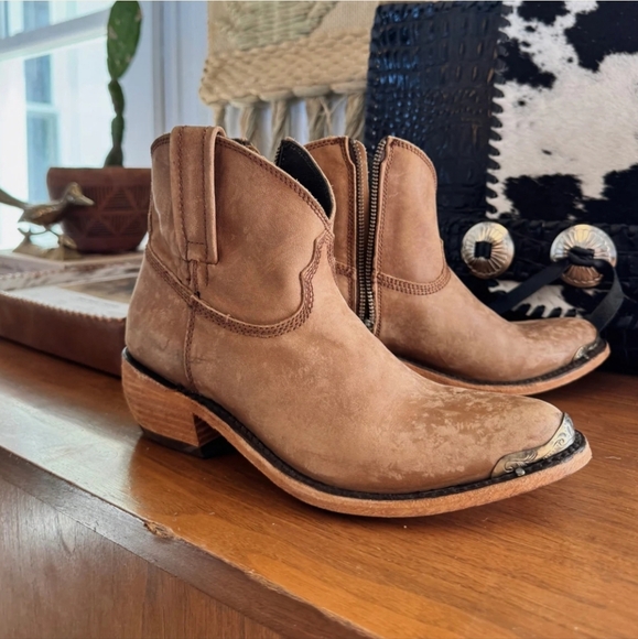 Paloma Ankle Boot, Fit Like Size 8 - Picture 5 of 9